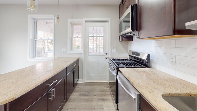 Building Photo - Newly Renovated Three Bedroom/2 Bathroom H...