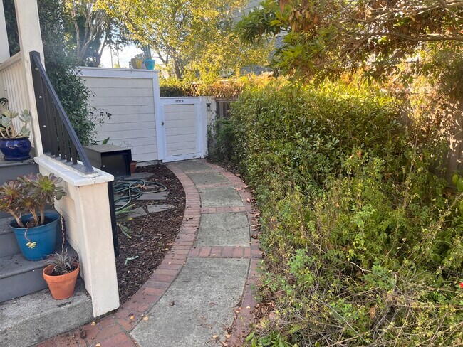 Building Photo - 1520 5th St