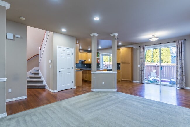 Building Photo - Spacious 4-Bedroom Haven in Kent with 2.5 Bathrooms and 2,570 Sq Ft of Comfort!