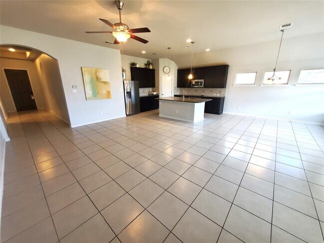 Building Photo - 807 Farmhouse Dr