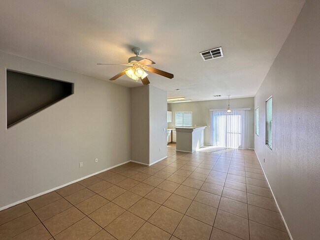 Foto del edificio - 9312 Straw Hays St