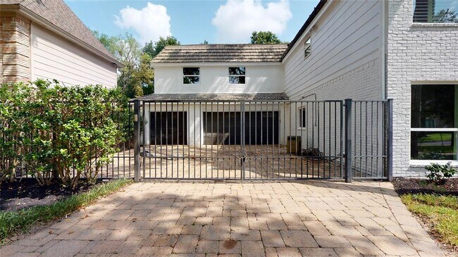 Building Photo - 1122 Ivy Wall Dr