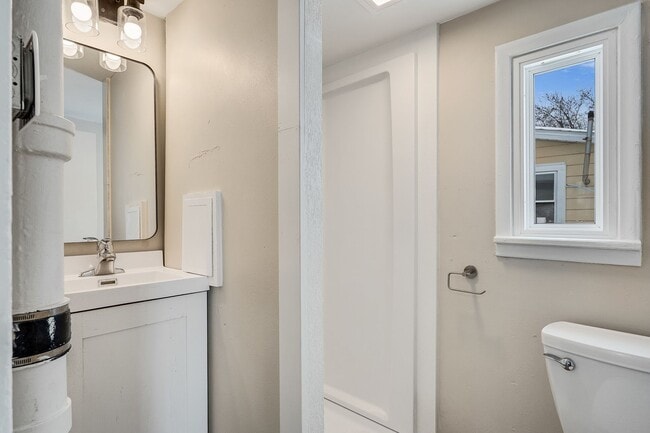 Building Photo - 1407 4th St S
