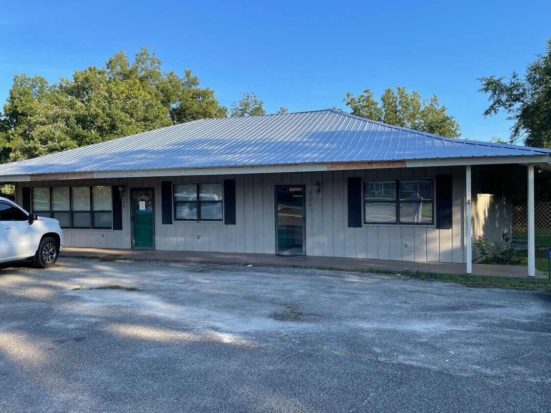 Foto principal - 2106 W Elm St