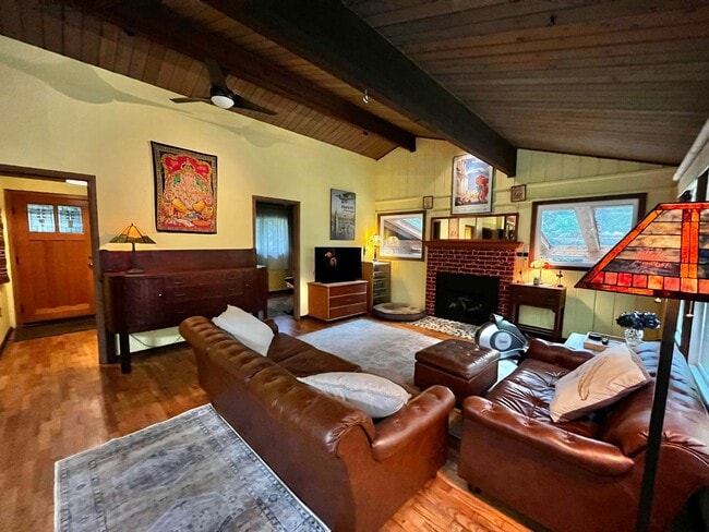 Building Photo - Well Maintained, Cozy, Furnished, Hansville Home on 3/4 Acre Lot!