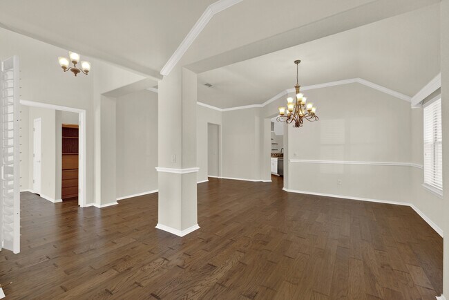 Building Photo - 211 Peach Tree Ln