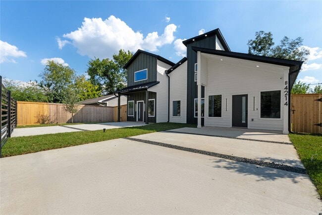 Building Photo - 4214 Clover St