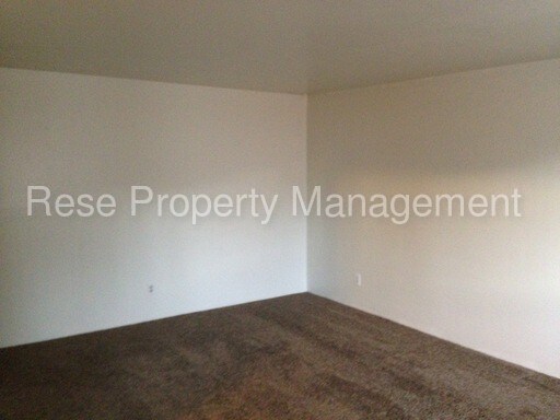 Building Photo - AMAZING LOCATION! GREAT PRICE!