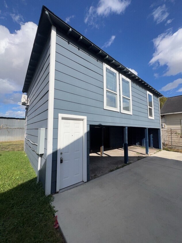 Primary Photo - 6915 Avenue L