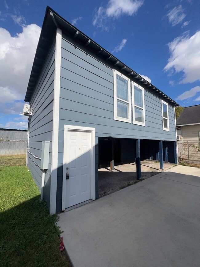 Building Photo - 6915 Avenue L