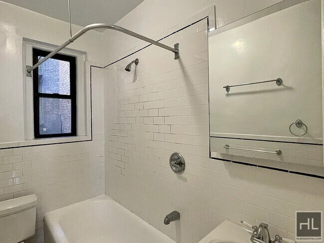 Foto del edificio - 218 West 10th Street