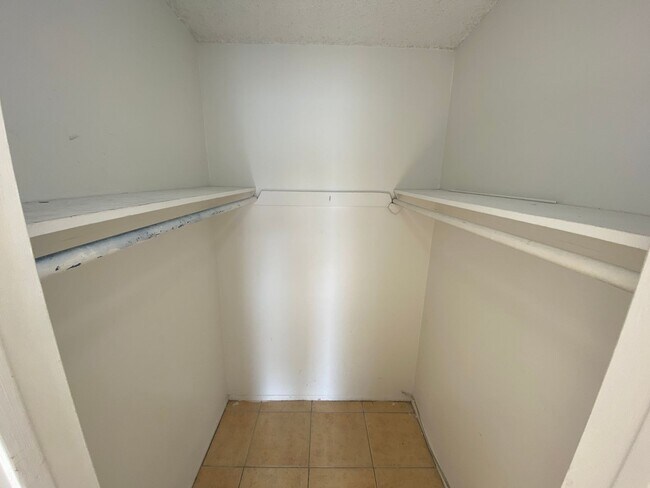 Building Photo - Mesa Centrally located