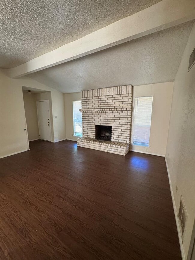 Building Photo - 1645 Chippeway Ln