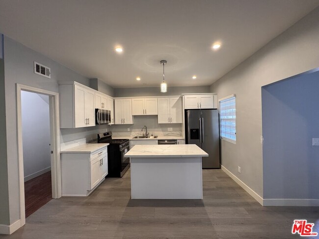 Building Photo - 1517 Crenshaw Blvd