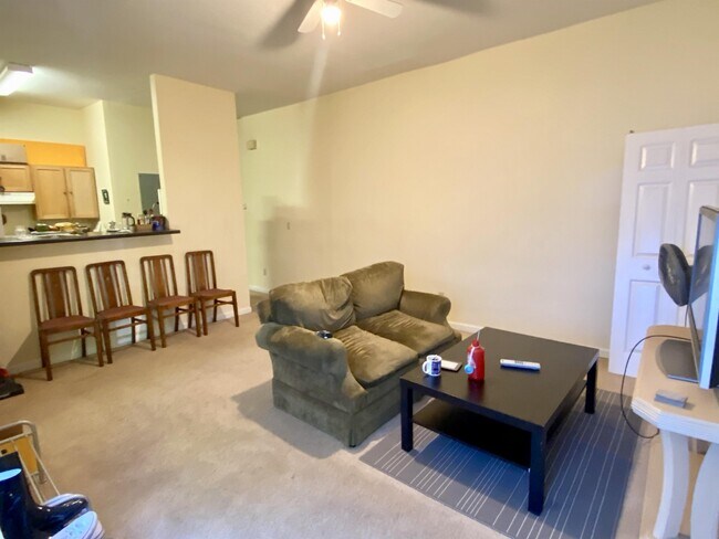 Foto del edificio - 1002 Curran St NW