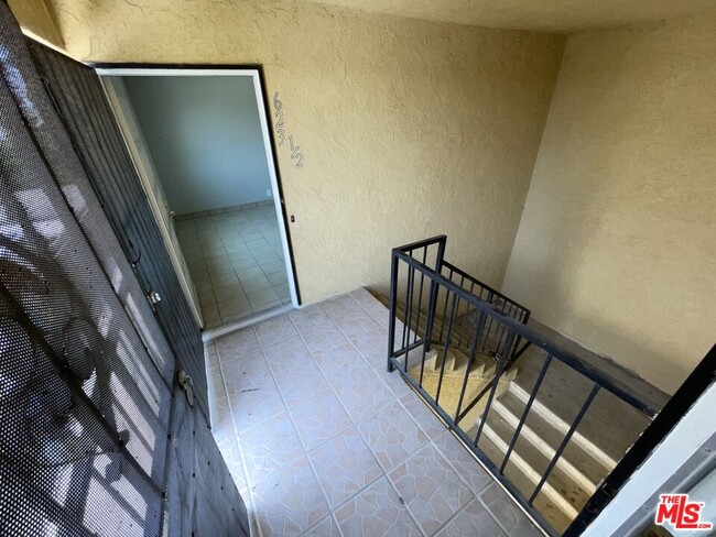 Building Photo - 623 Leonard Ave