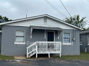 Building Photo - 909 Cleveland St