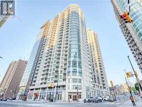 Building Photo - 242 Rideau St