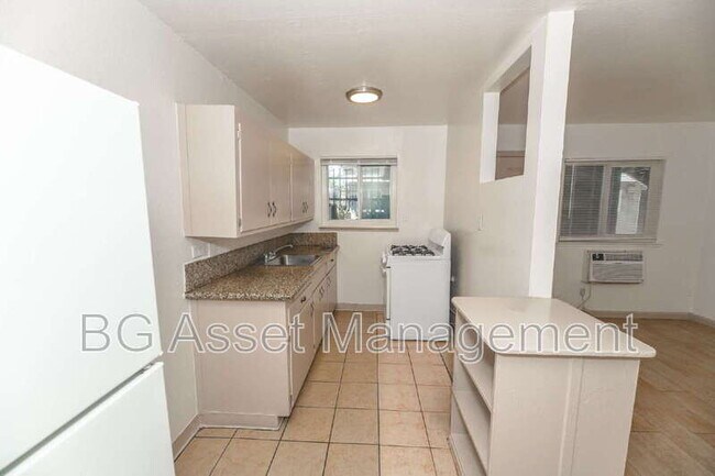 Building Photo - 728 Darina Ave
