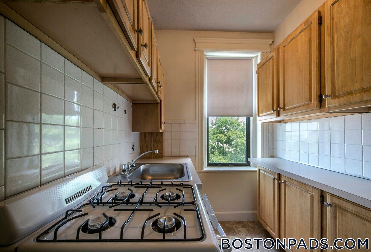 Foto principal - 1156 Commonwealth Ave