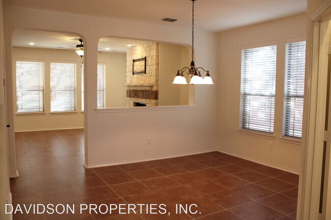 Building Photo - 3 br, 2.5 bath House - 2814 Dusseldorf