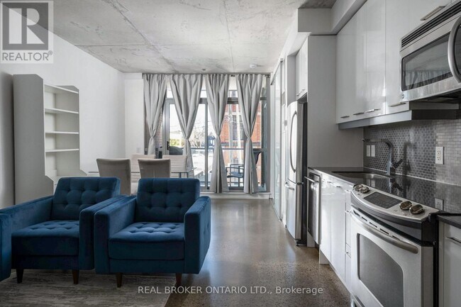 Photo du bâtiment - 2 Gladstone Ave