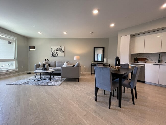 Building Photo - 401 Cypress Ave