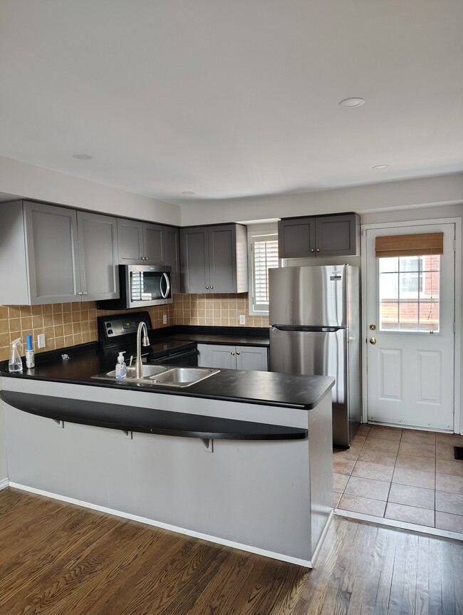 Building Photo - 33 Pear Tree Mews