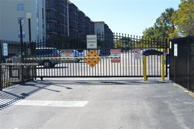 Foto del edificio - 16851 NE 23rd Ave