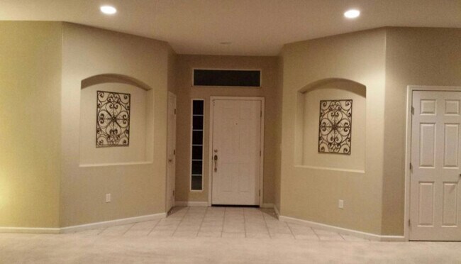 Building Photo - 10914 Golden Valley Dr