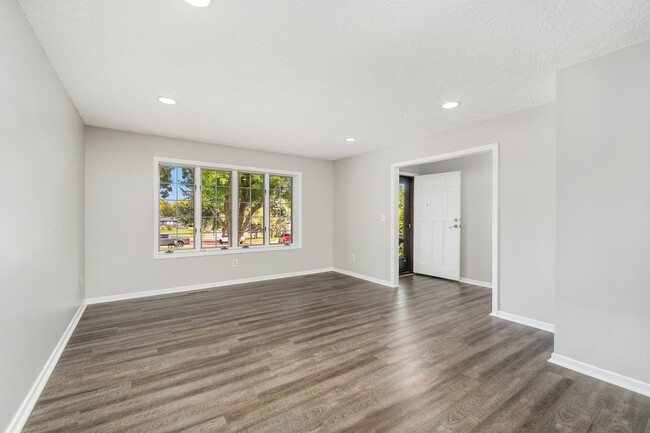 Sitting Room - 2412 S Sheffield Cir