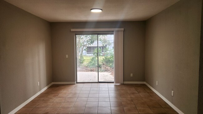 Building Photo - 3 bedroom 2 bath Ormond