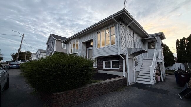 Building Photo - 122 Lantern Rd
