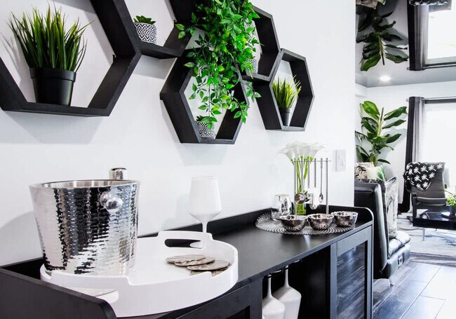 Foto del edificio - 8743 Thomas Dr