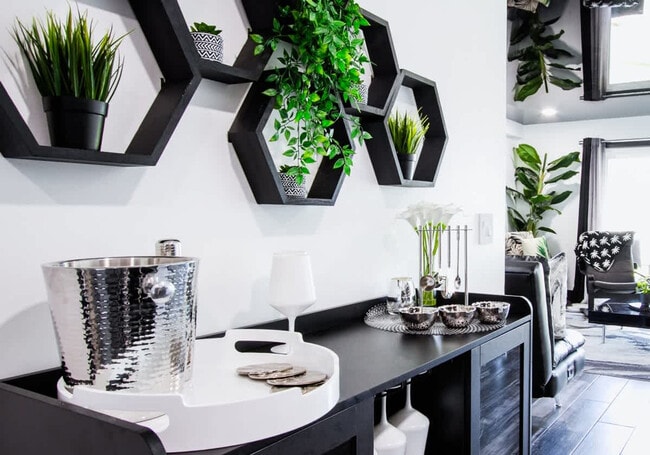 Building Photo - 8743 Thomas Dr