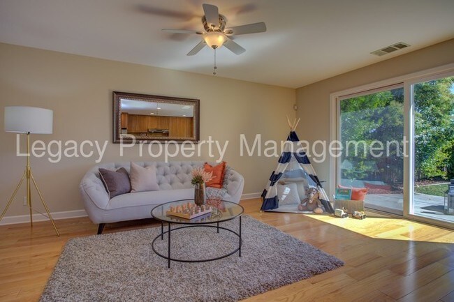 Building Photo - Excellent 4 Bedroom 2 Bath Home!!!