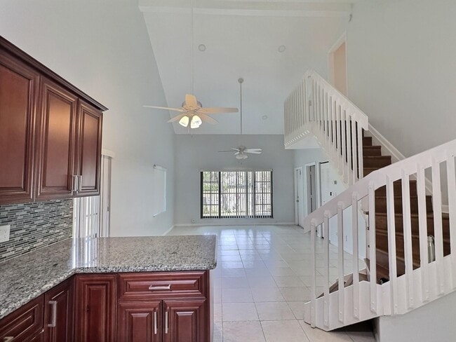 Foto del edificio - 2652 Riverside Dr