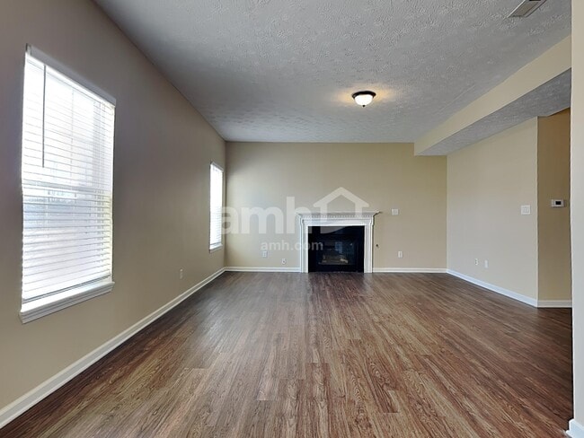 Foto del edificio - 5303 Rivers Edge Blvd