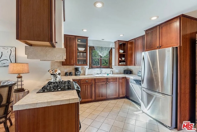 Foto del edificio - 835 N Sycamore Ave