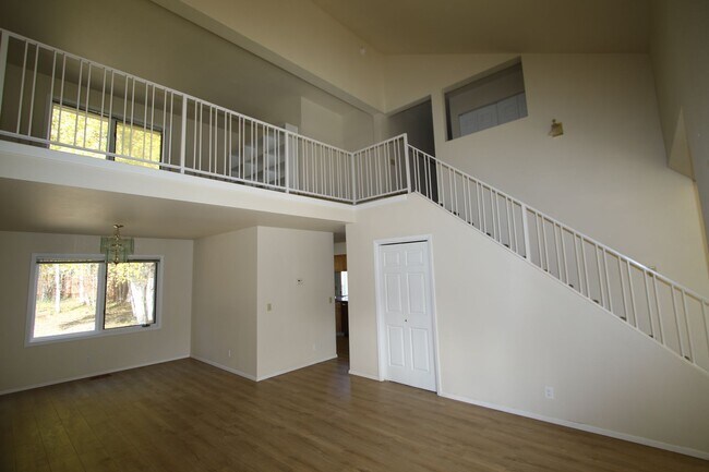 Foto del edificio - 3 Bedroom Chugiak Home on a 1/2 Acre!