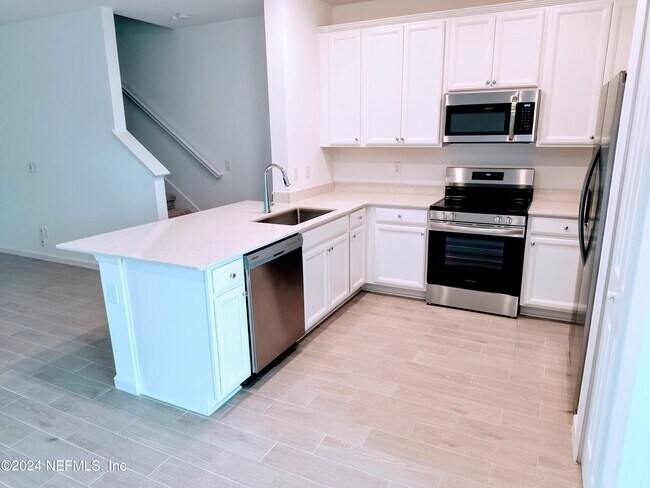 Foto del edificio - 6812 Golden Monarch Ave