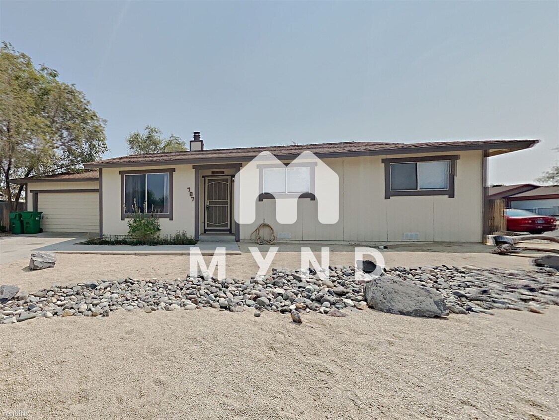 Primary Photo - 3 br, 2 bath House - 707 E St