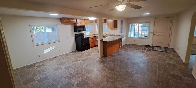 Building Photo - 394 Flower St