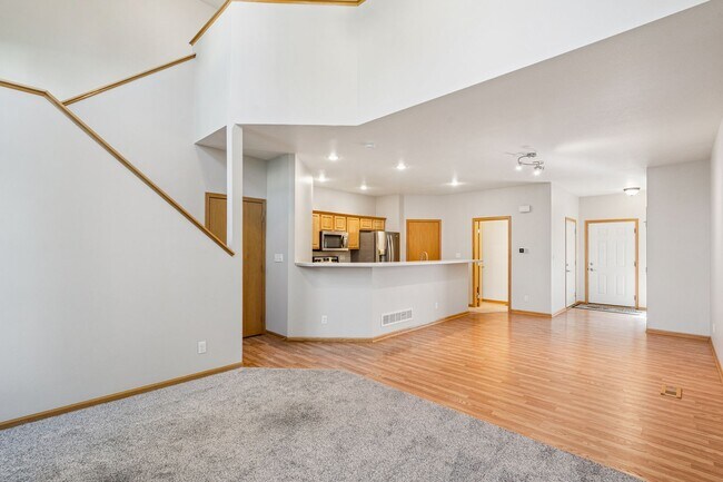 Foto del edificio - CHARMING TOWNHOME !! 2 Bedroom, 2.5 Bathroom Townhome in Huxley!