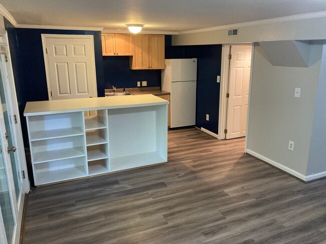 kitchenette (no oven) - 500 Meadow Hall Dr