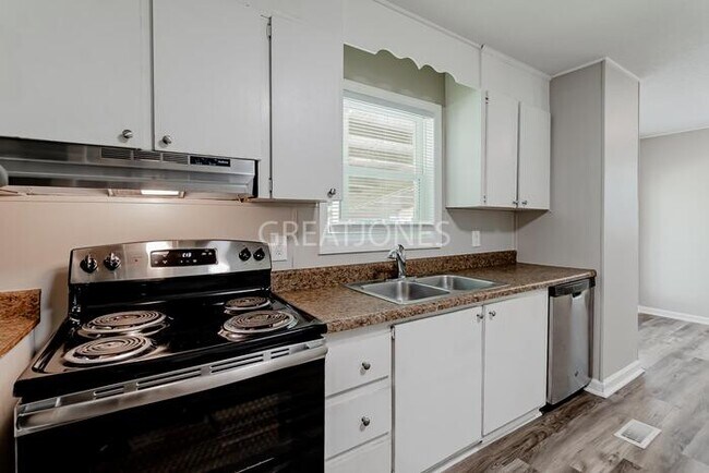 Foto del edificio - NOW OFFERING 1/2 MONTH FREE WITH SIGNED LE...