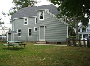 Building Photo - 8 Main St