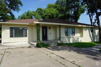 Building Photo - 2817 Wayside Ave