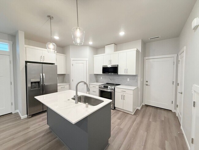 Foto del edificio - Gorgeous 3 Bedroom 2.5 Bathroom Home-Union Highschool