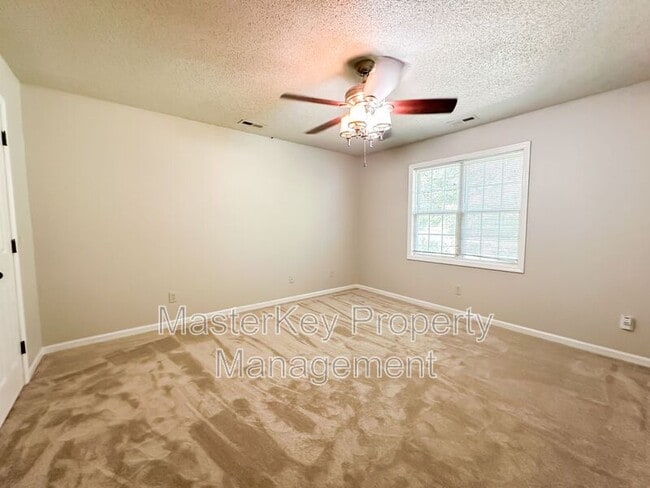 Building Photo - 307 Silverberry Ct